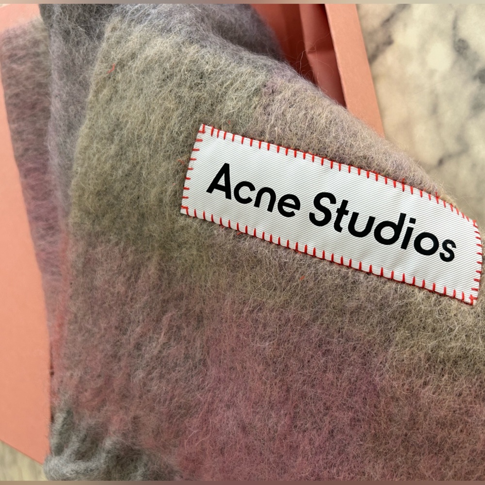 Acne Studios
Vally Check Scarf - Picture 5 of 7